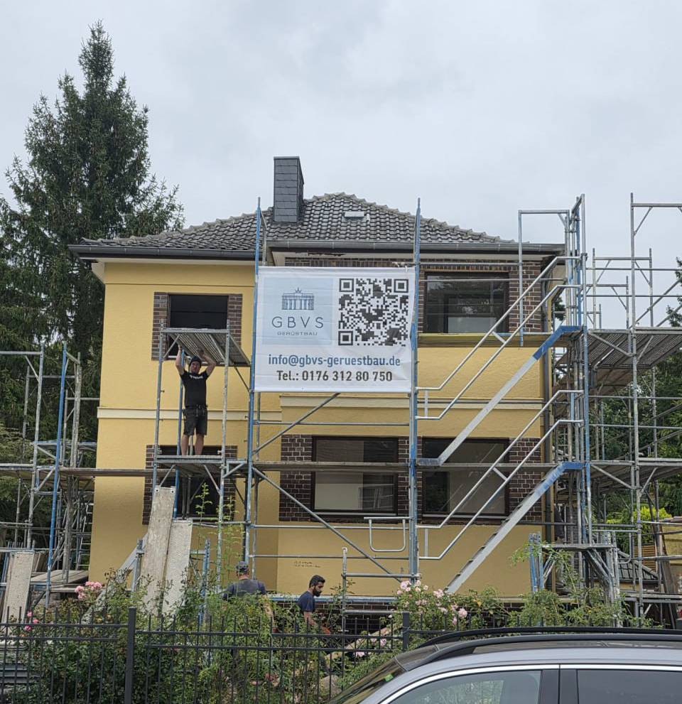 Gerüstmontage durch GBVS in Berlin mit Aufbauarbeiten am Einfamilienhaus