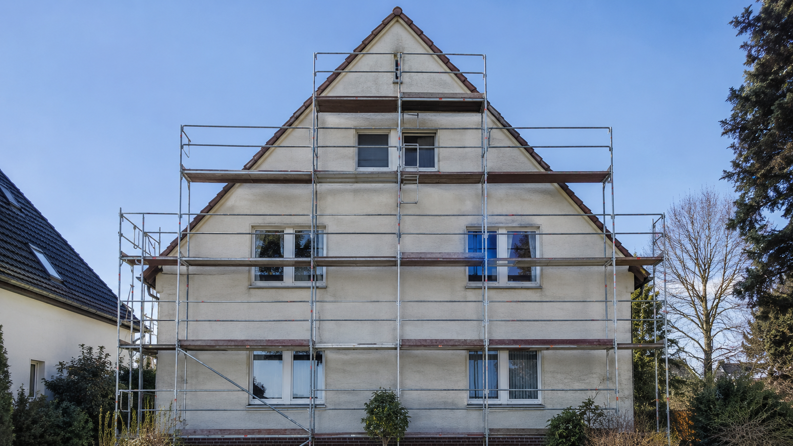 Baugerüst an Einfamilienhaus in Berlin
