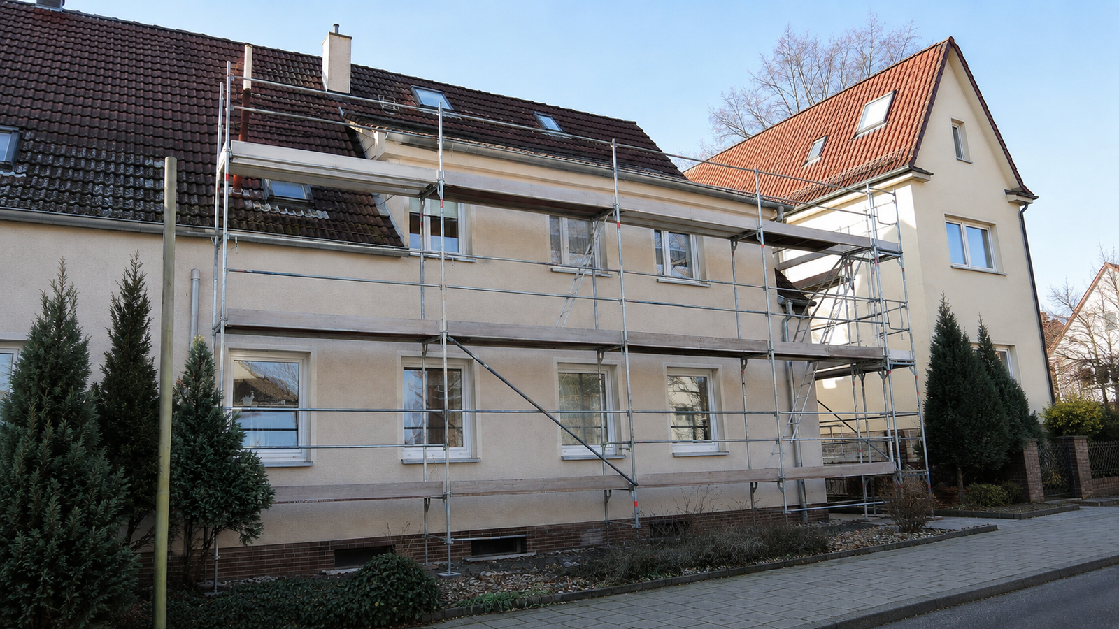 Baugerüst an Einfamilienhaus in Berlin