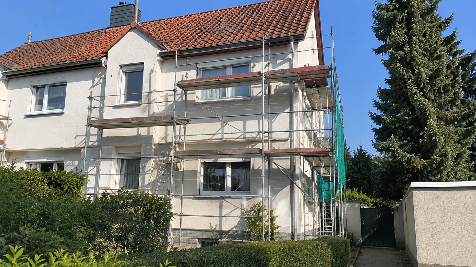Baugerüst an Einfamilienhaus in Berlin
